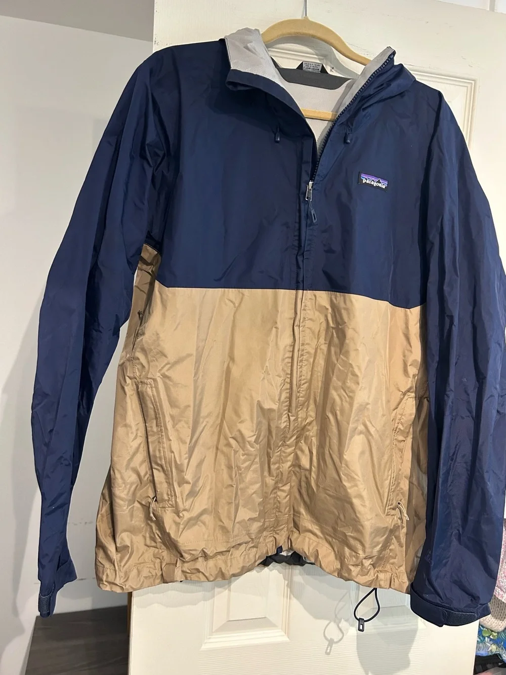 Patagonia Men's Two-Tone Navy and Tan Windbreaker Jacket size Large